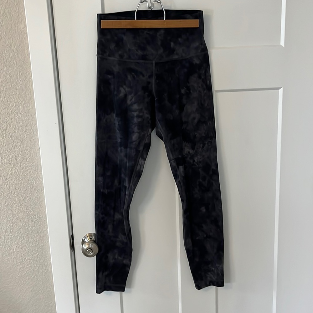 Perfect condition lululemon align leggings. Black marble 🖤 hardly worn